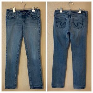 refuge Straight Leg Jeans 9R Medium Light Wash